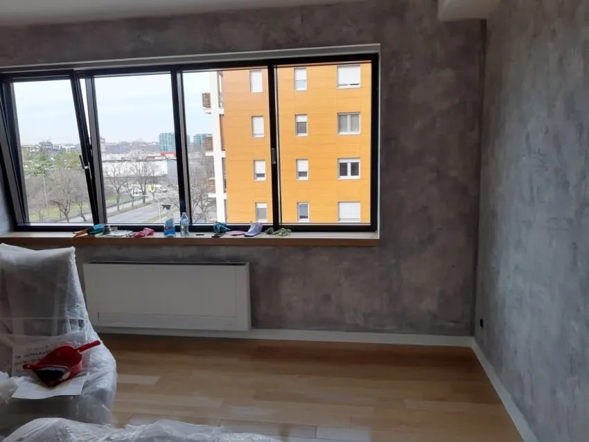 Dekorativna tehnika u dnevnoj sobi, pod zaštićen folijom
