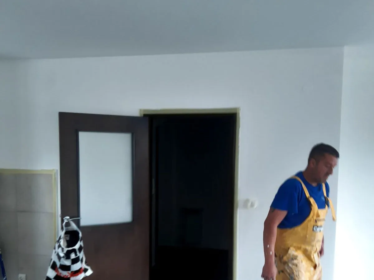 Moler pored zaštićenih vrata tokom radova